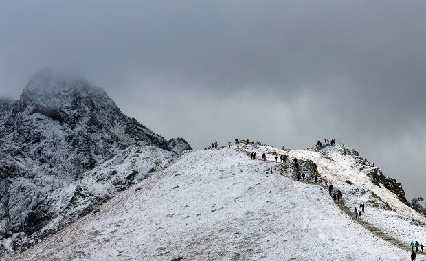 ​Zima wróciła w Tatry. Rośnie zagrożenie lawinowe