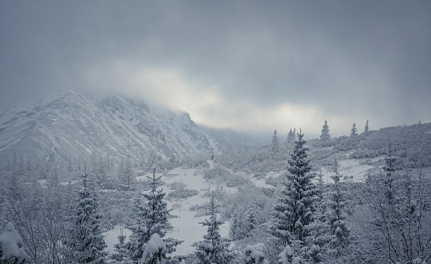 ​Zima wróciła w Tatry. W górach może być naprawdę niebezpiecznie