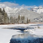 śnieg Zima wróciła w Yellowstone. Śnieżyce kontrastują z piekielnym żarem w USA