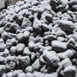 Zima zaskoczyła użytkowników kotłów. "Węgiel wymiatany ze składów"