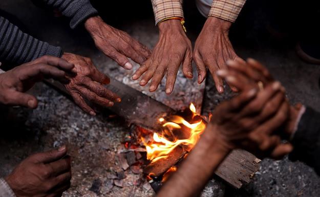 Zima zbiera tragiczne żniwo w Indiach /EPA