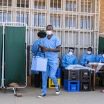 Zimbabwe. Bez szczepionki nie ma pracy i pensji