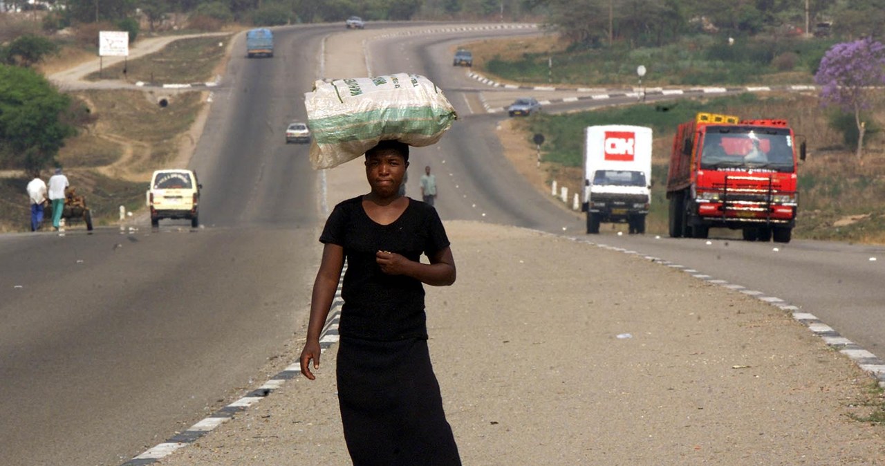 Zimbabwe to jeden z najbiedniejszych krajów Afryki /AFP