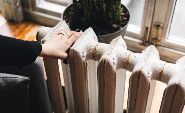 Zimne kaloryfery w Starogardzie Gdańskim. Kiedy wróci ciepło?