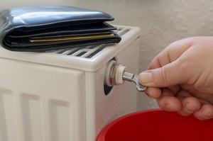 Zimno? Oto 5 łatwych sposobów na zatrzymanie ciepła w domu 