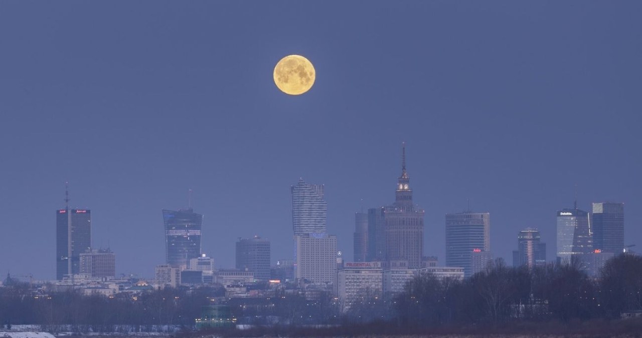 Zimny Księżyc będzie ostatnią superpełnią w 2025 roku /ARKADIUSZ ZIOLEK /East News