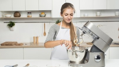 Zimowe gotowanie bez wysiłku – TOP 5 robotów kuchennych, które ułatwią pracę w kuchni