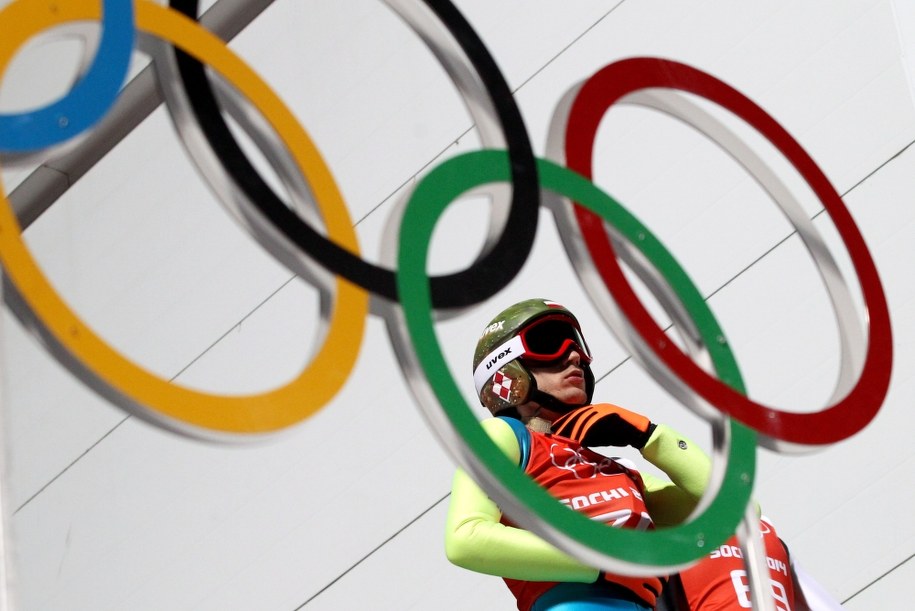 Zimowe Igrzyska Olimpijskie - Soczi 2014. Kamil Stoch podczas treningu skoków narciarskich przed sobotnim konkursem na dużej skoczni w Soczi, /Grzegorz Momot /PAP