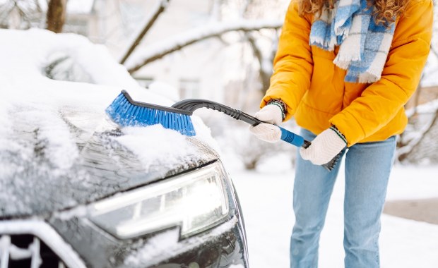 Zimowy koszmar kierowców. Nieodśnieżenie auta może słono kosztować
