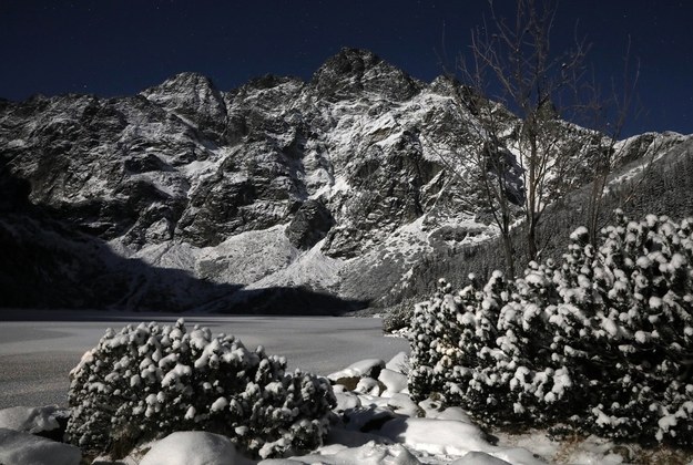 Zimowy krajobraz w rejonie Morskiego Oka (zdj. z 1 grudnia) / 	Grzegorz Momot    /PAP