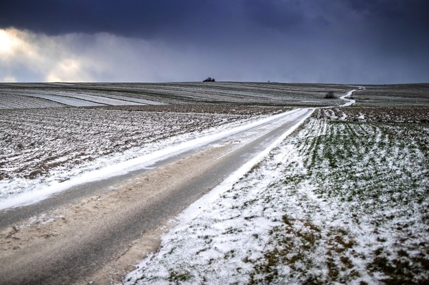 Zimowy krajobraz w Sułoszowej (pow. krakowsk //Łukasz Gągulski /PAP