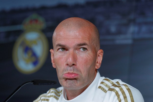 Zinedine Zidane nie był zadowolony z przebiegu spotkania /EMILIO NARANJO /PAP/EPA