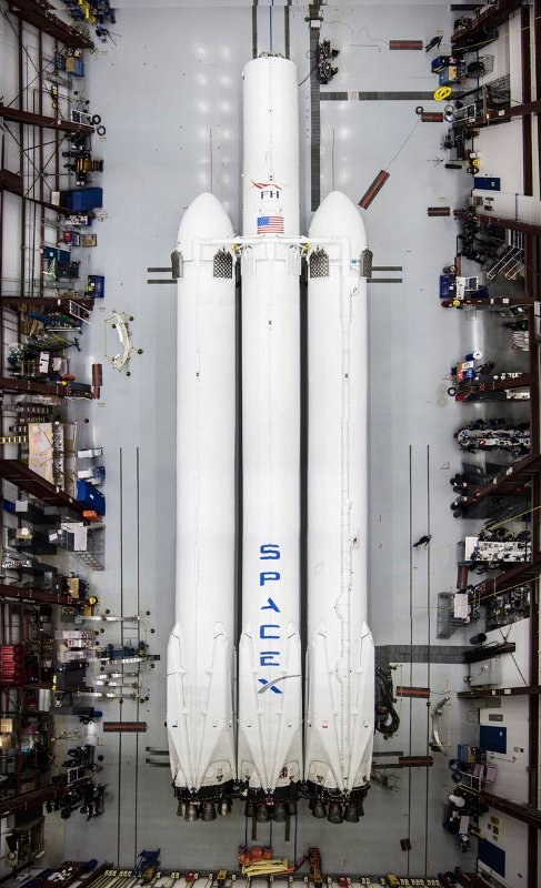 Zintegrowana rakieta Falcon Heavy /materiały prasowe