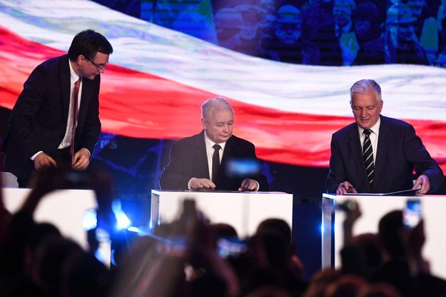 Ziobro, Kaczyński i Gowin podpisujący we wrześniu 2018 r. porozumienie ws. Zjednoczonej Prawicy /Bartłomiej Zborowski /PAP