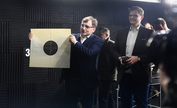 Ziobro może stracić pozwolenie na broń. Policja prowadzi postępowanie