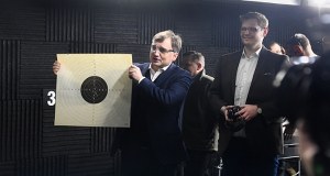 Ziobro może stracić pozwolenie na broń. Policja prowadzi postępowanie