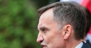 Ziobro poza zasięgiem służb. Polityk PiS musiał opuścić Europę nieoficjalną ścieżką
