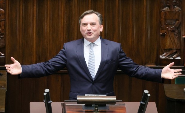 Ziobro wciąż z pozwoleniem na broń. Policja nie może doręczyć zawiadomienia