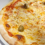 Ziołowa pizza oliwkowa
