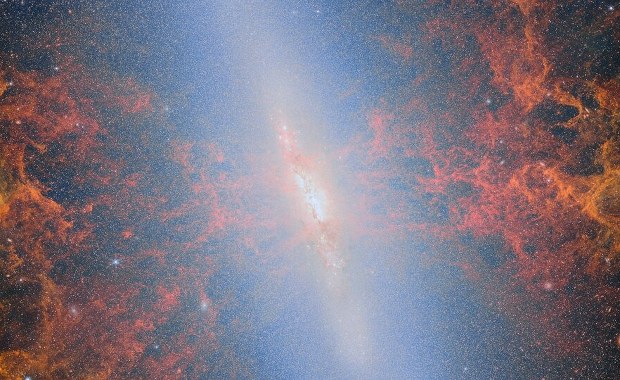Zjawiskowe zdjęcia Galaktyki Cygaro! Gwiazdy powstają tam dziesięciokrotnie szybciej