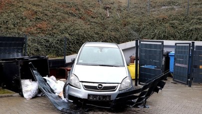 Zjazd ze skarpy zamiast skrętu. Niebezpieczny wybryk pijanego kierowcy