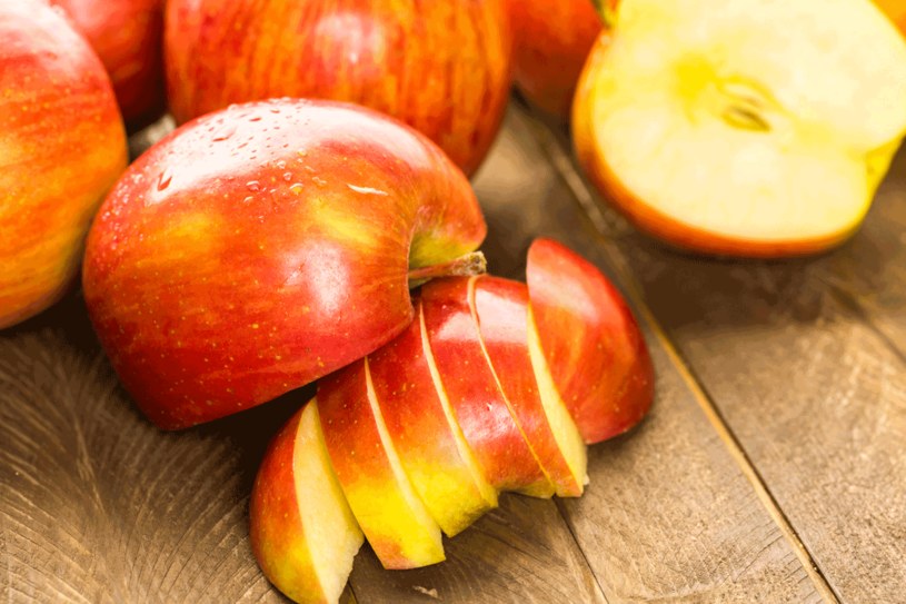 Zjedz dwa jabłka ze skórką dziennie,  a unikniesz wizyt u kardiologa /123RF/PICSEL