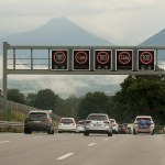 Zjedziesz z autostrady w Alpach, a tam policja. Zimą sypią się mandaty
