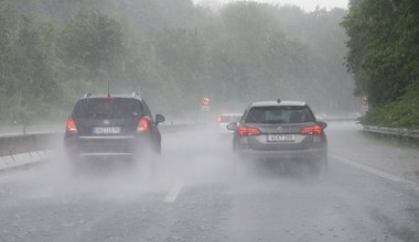 Złapała ich burza na autostradzie. Zrobili najgorszą rzecz, jaką mogli