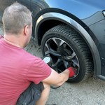 Złapałeś gumę i wymieniasz oponę? O tym trzeba pamiętać