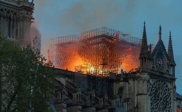 Źle ugaszony papieros lub awaria elektryczna przyczyną pożaru Notre-Dame