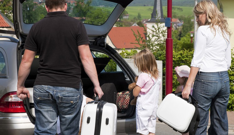 Złe ułożenie bagaży w samochodzie może być bardzo niebezpieczne /Informacja prasowa