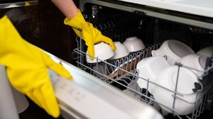 Źle używamy zmywarek do naczyń. Błąd, który kosztuje dużo pieniędzy