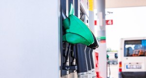 Złe wieści dla kierowców. Ropa znów drożeje