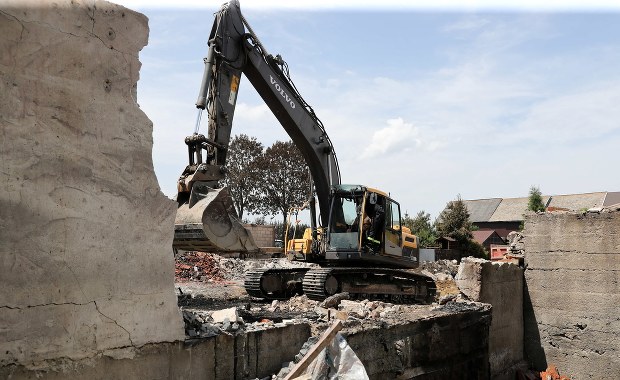 Złe wieści po gigantycznym pożarze w Nowej Białej. Kolejne domy do całkowitej rozbiórki
