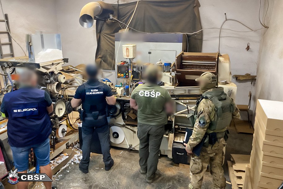 Zlikwidowana nielegalna fabryka papierosów /CBŚP /Policja