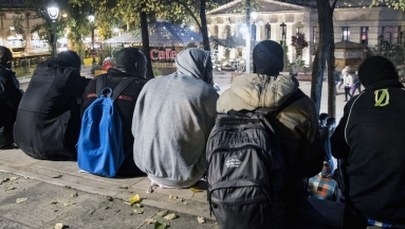 Zlikwidowano "dżunglę" w Calais. Nowy obóz powstaje w Paryżu