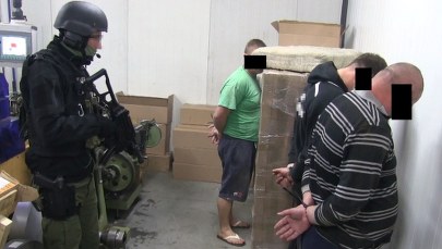 Zlikwidowano fabrykę papierosów na Mazowszu. 7 osób aresztowanych