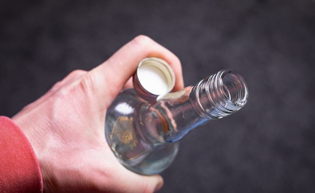 Złodziej alkoholu wybrał nietypową drogę ucieczki