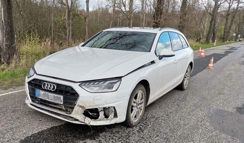 Złodziej uszkodził skradzione auto i je porzucił /Policja