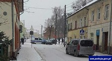 Złodzieje katalizatorów prawie potrącili policjanta