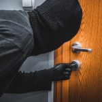 Złodzieje mają nową metodę. Zamek poddaje się po cichu w 22 minuty