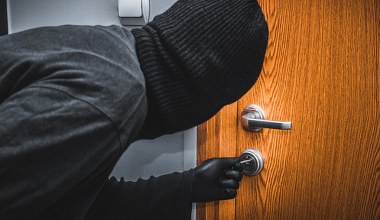 Złodzieje mają nową metodę. Zamek poddaje się po cichu w 22 minuty
