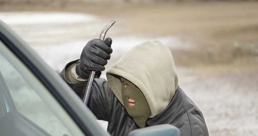 Złodzieje samochodów kradną metodą na magiczne pudełko. /123RF/PICSEL