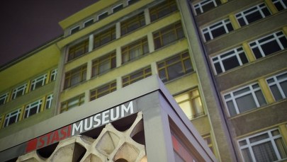 Złodzieje włamali się do muzeum w Berlinie. Skradli biżuterię i medale