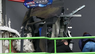 Złodzieje wysadzili bankomat w Krzeszycach. Policja bada sprawę