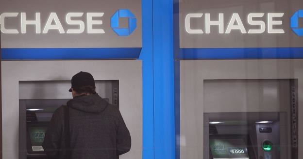 Złodzieje znaleźli sprytny sposób na okradanie bankomatów sieci Chase Bank /AFP