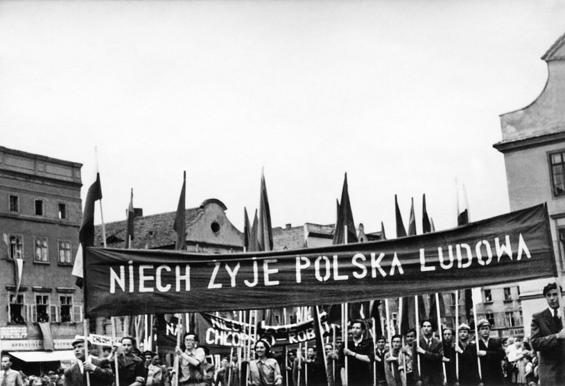 Zlot Związku Młodzieży Polskiej powiatu dzierżoniowskiego - czerwiec 1949 r. /Muzeum Niepodległości /East News