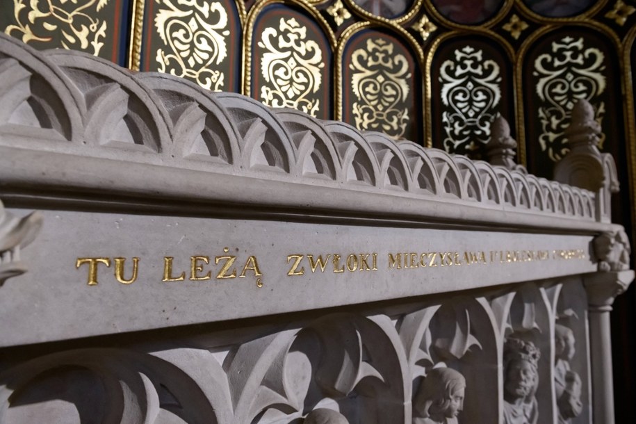 Złota Kaplica z grobowcem Mieszka Pierwszego i Bolesława Chrobrego w bazylice archikatedralnej Św. Apostołów Piotra i Pawła na Ostrowie Tumskim w Poznaniu /	Jakub Kaczmarczyk   /PAP