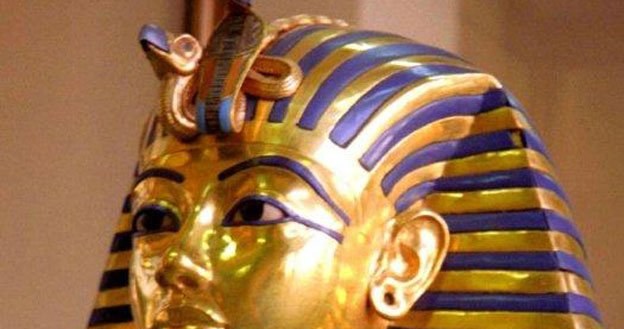 Złota maska Tutenchamona odkryta w grobowcu tego faraona /MWMedia