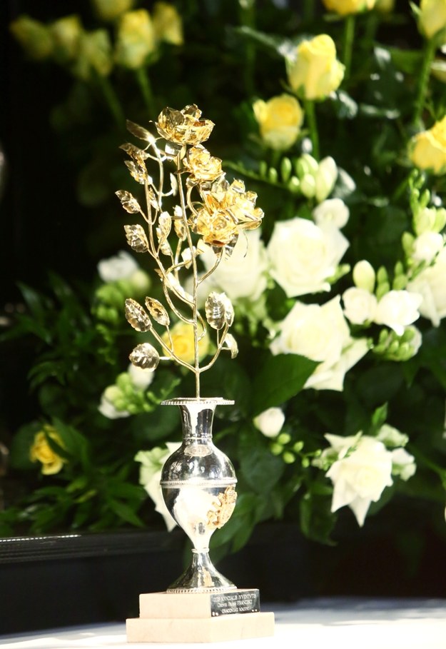 Złota Róża złożona przez papieża Franciszka w Kaplicy Cudownego Obrazu na Jasnej Górze /Leszek Szymański /PAP